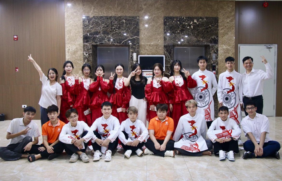 Top 15 Let’s Dance gọi tên Viện Công nghệ Tài chính