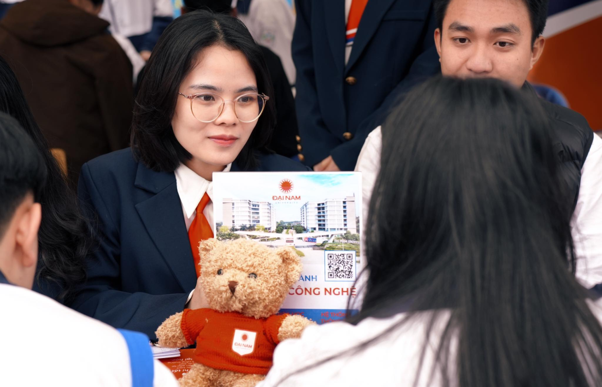 Viện Công nghệ Tài chính (DNU-FTA) đồng hành cùng học sinh THPT Cổ Loa trong hành trình định hướng nghề nghiệp