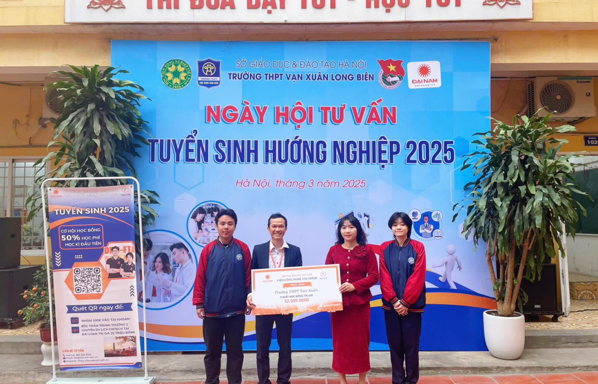 Viện Công nghệ Tài chính (DNU-FTA) đồng hành cùng Trường THPT Vạn Xuân tại Ngày hội Tư vấn Hướng nghiệp 2025