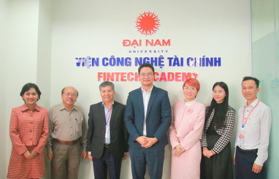 Viện Công nghệ Tài chính làm việc với Công ty Chứng khoán Yuanta Việt Nam, thúc đẩy đào tạo gắn với thực tiễn doanh nghiệp