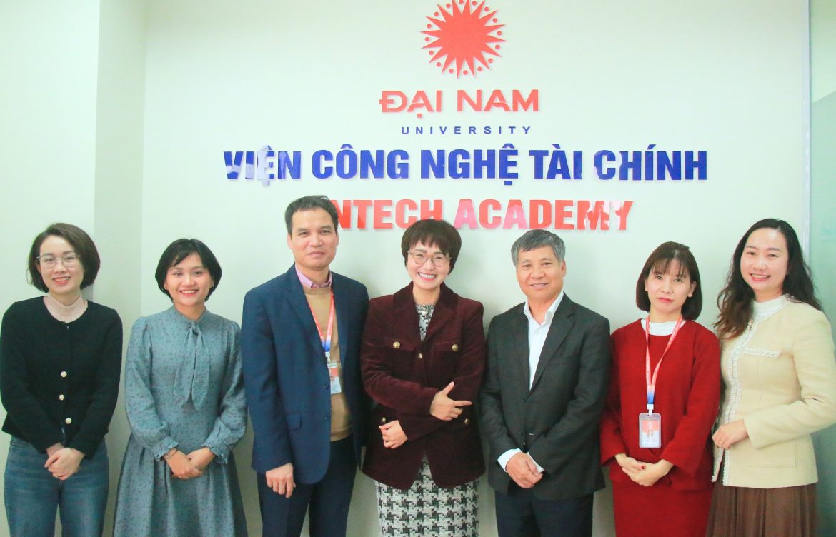 Viện Công nghệ Tài chính tăng cường hợp tác với SotaTek Education, mở rộng cơ hội học tập và việc làm cho sinh viên