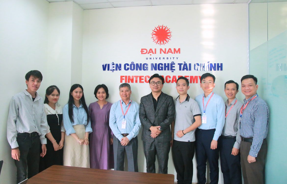 Kết nối nhà trường – doanh nghiệp: Viện Công nghệ Tài chính và FireAnt thúc đẩy hợp tác đào tạo Fintech
